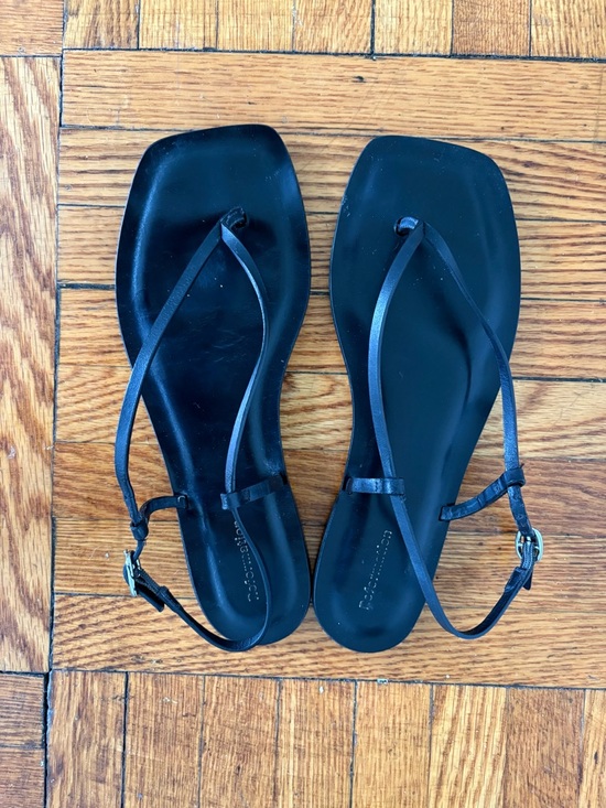 Reformation Shoes - Reformation Black Thong Slim-Strap Square-Toe Sandals